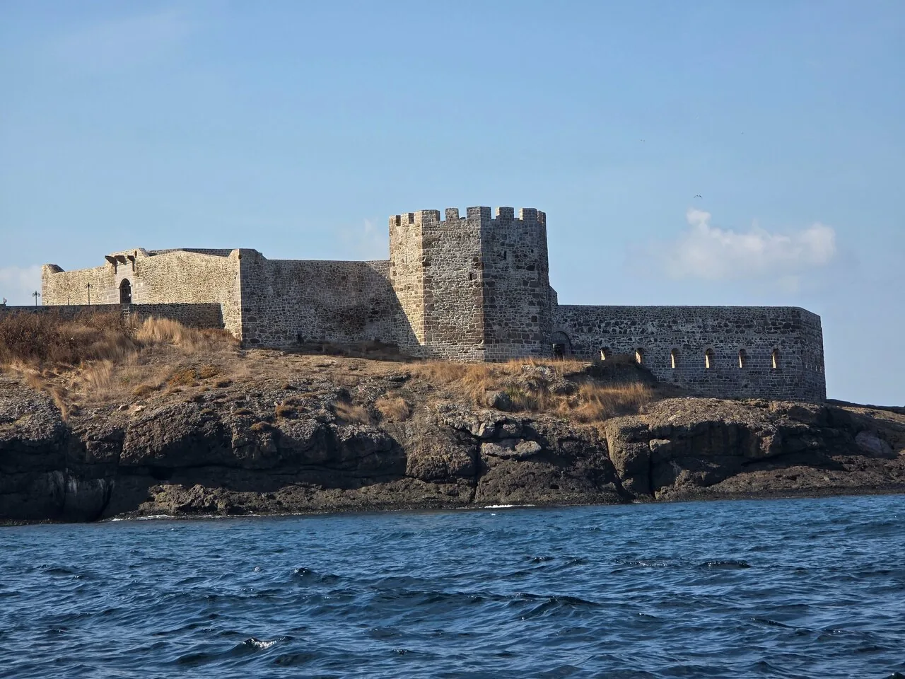 Galeri Rumeli — Rumeli Feneri Kalesi logosu